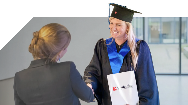 home-hero-image-v3-diploma-gefeliciteerd-mobile